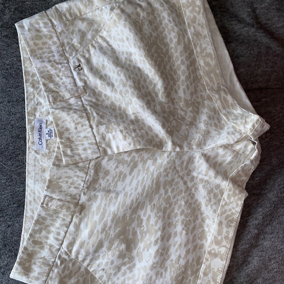 Calvin Klein beige cheetah print short - Picture 1 of 2